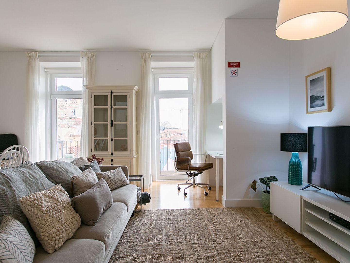 ALTIDO Elegant City Deluxe Apartment&ALTIDO Luxurious 3-bedroom Apt with Terrace in Intendente Lissabon Buitenkant foto