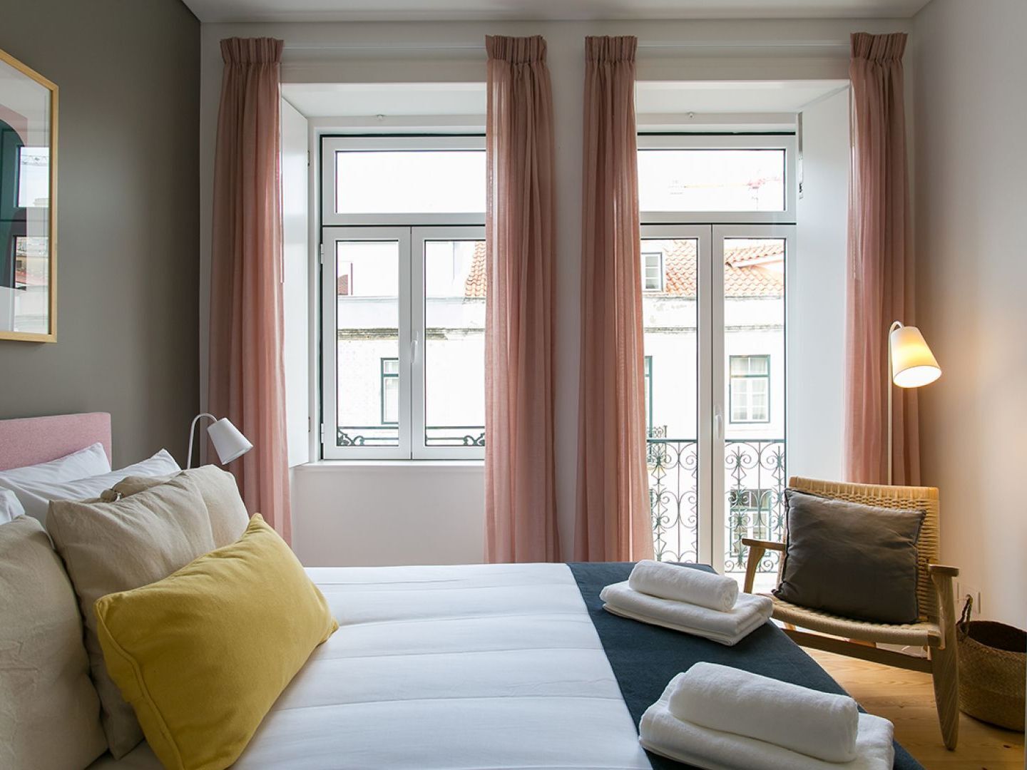 ALTIDO Elegant City Deluxe Apartment&ALTIDO Luxurious 3-bedroom Apt with Terrace in Intendente Lissabon Buitenkant foto